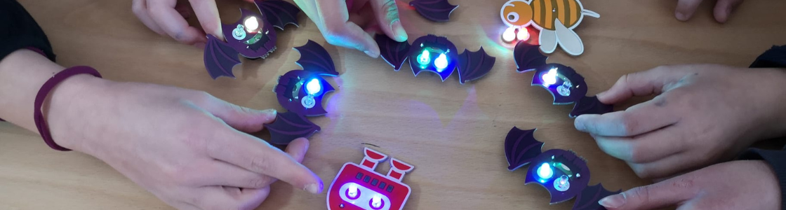 LED-badges bei FabLabKids